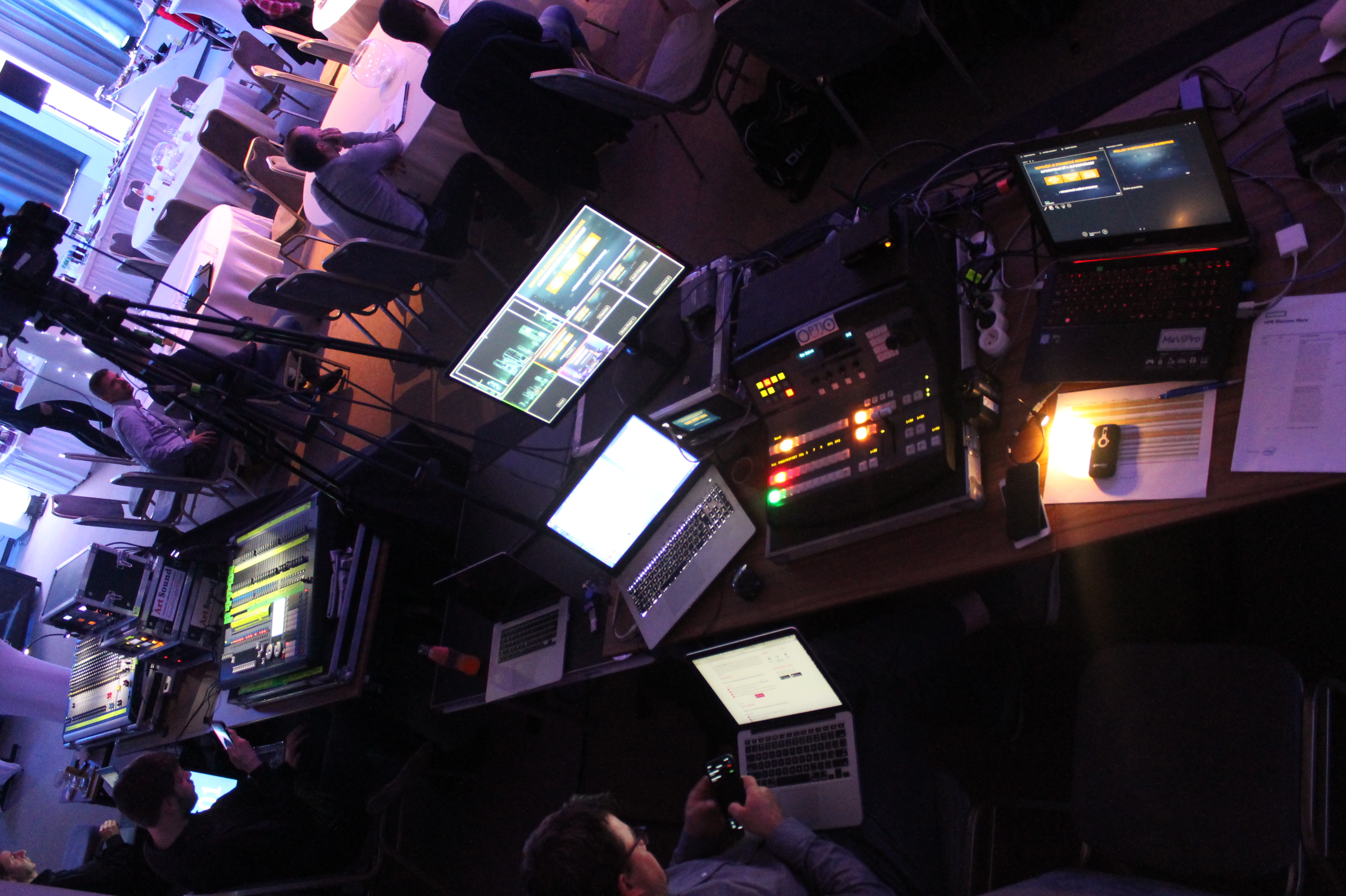 Réžia v sále pred konferenciou